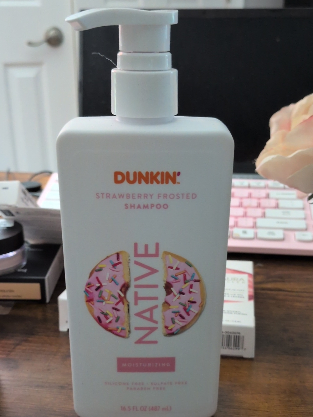 DUNKIN NATIVE Strawberry Frosted Moisturizing Shampoo New
